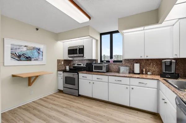 $800,000 | 3420 South Ocean Boulevard, Unit 5Z, Highland Beach, FL 33487