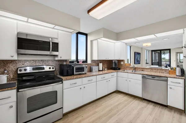 $800,000 | 3420 South Ocean Boulevard, Unit 5Z, Highland Beach, FL 33487