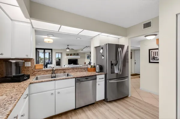 $800,000 | 3420 South Ocean Boulevard, Unit 5Z, Highland Beach, FL 33487