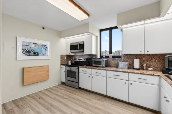 $800,000 | 3420 South Ocean Boulevard, Unit 5Z, Highland Beach, FL 33487