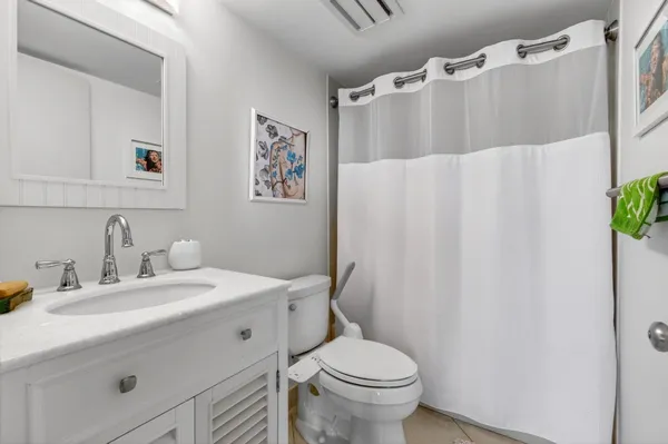 $800,000 | 3420 South Ocean Boulevard, Unit 5Z, Highland Beach, FL 33487