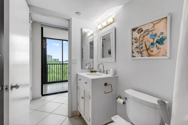 $800,000 | 3420 South Ocean Boulevard, Unit 5Z, Highland Beach, FL 33487