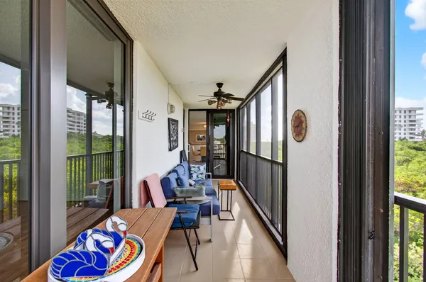 $800,000 | 3420 South Ocean Boulevard, Unit 5Z, Highland Beach, FL 33487