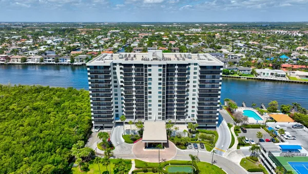 $800,000 | 3420 South Ocean Boulevard, Unit 5Z, Highland Beach, FL 33487