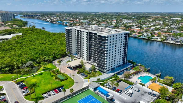 $800,000 | 3420 South Ocean Boulevard, Unit 5Z, Highland Beach, FL 33487