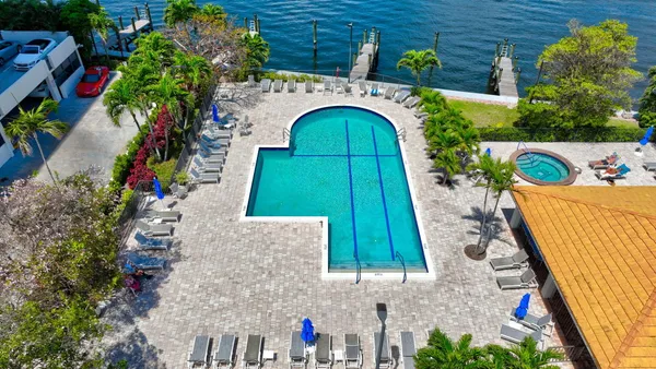 $800,000 | 3420 South Ocean Boulevard, Unit 5Z, Highland Beach, FL 33487