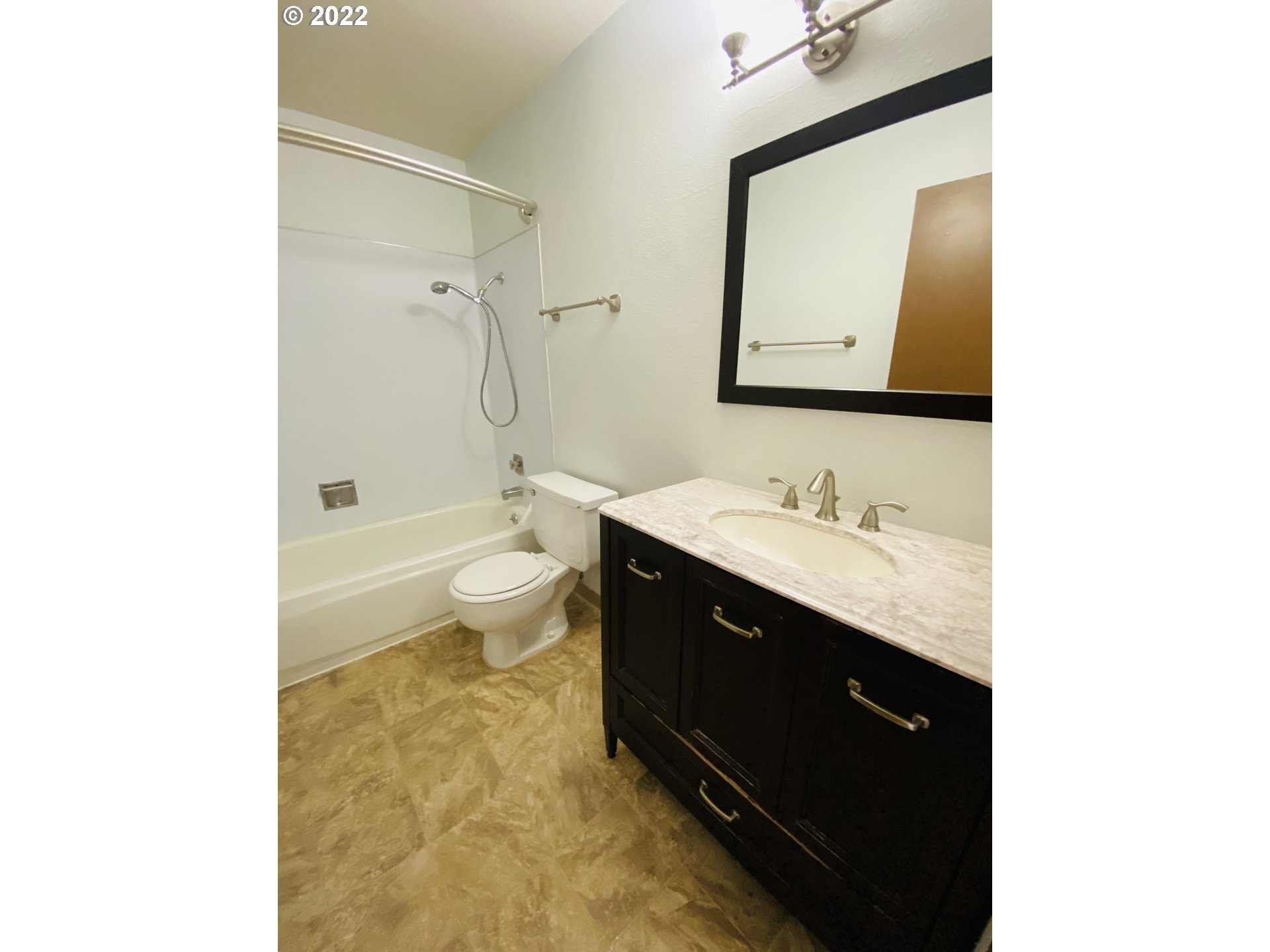 7524 Southwest Barnes Road, Unit C Portland, OR 97225 - Photo 14 of 17 Gallery Image 14