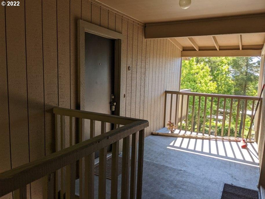 7524 Southwest Barnes Road, Unit C Portland, OR 97225 - Photo 2 of 17 Gallery Image 2