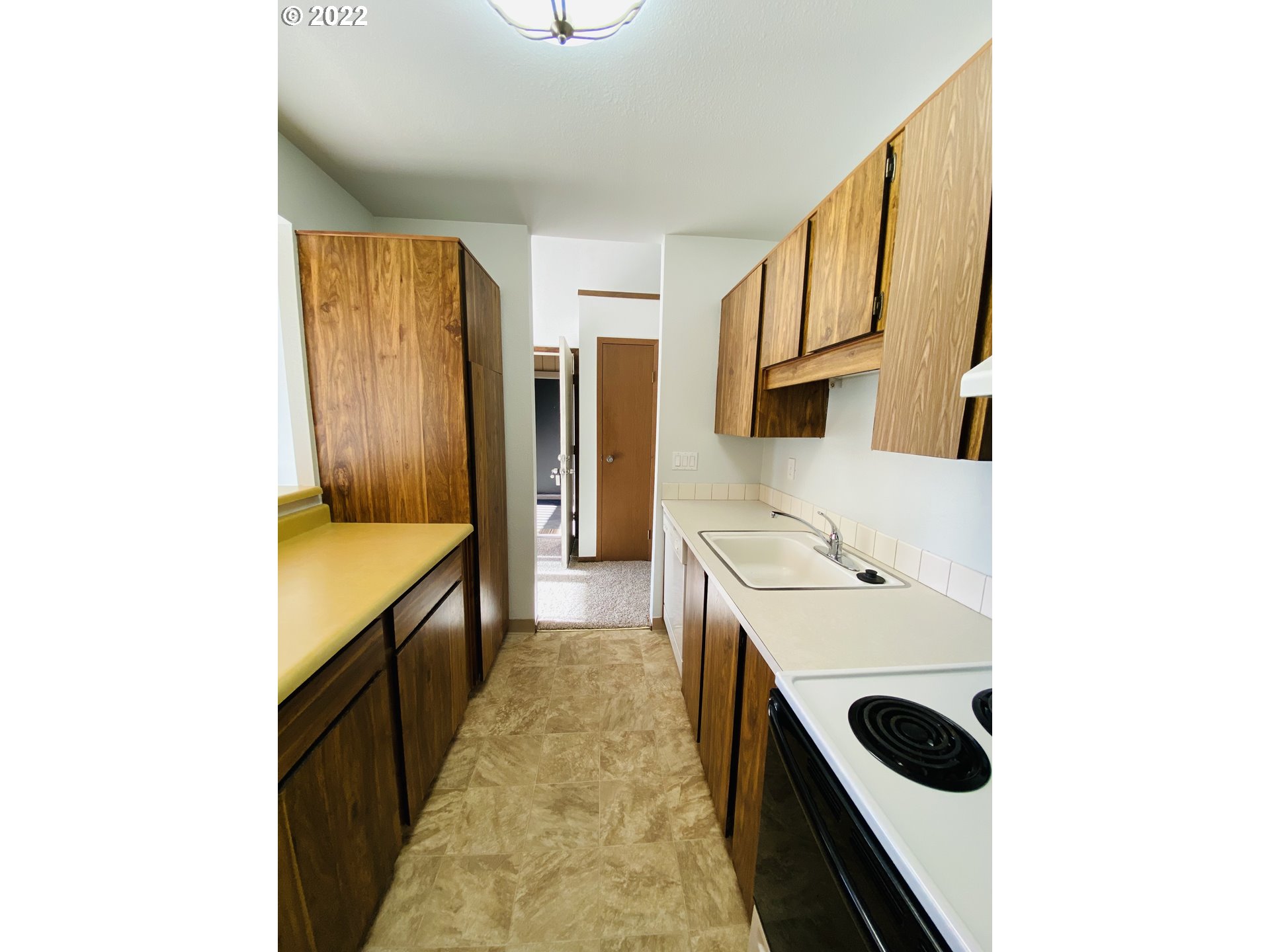 7524 Southwest Barnes Road, Unit C Portland, OR 97225 - Photo 7 of 17 Gallery Image 7