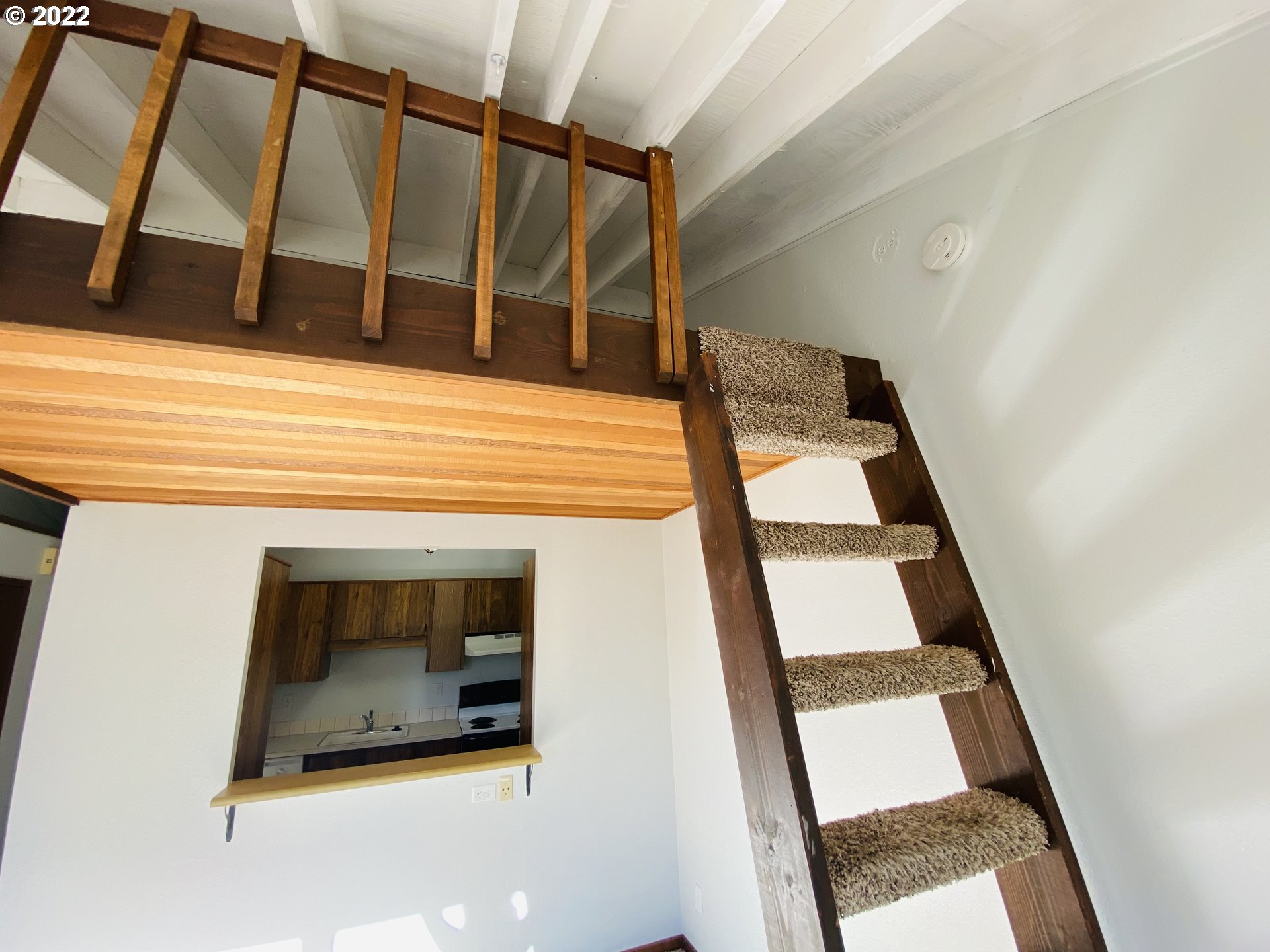 7524 Southwest Barnes Road, Unit C Portland, OR 97225 - Photo 9 of 17 Gallery Image 9