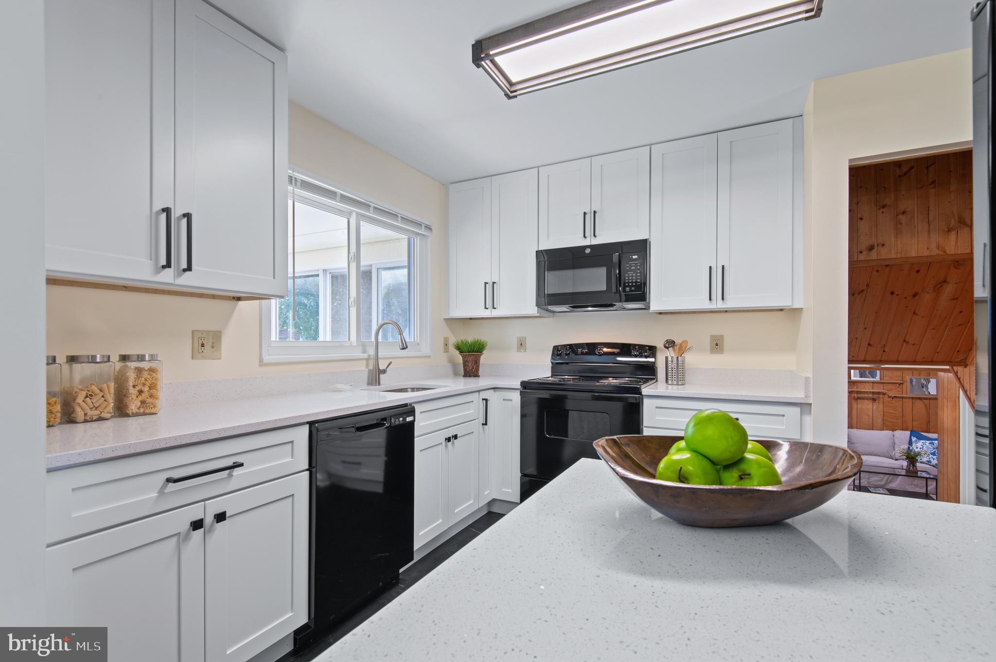 8403 Kings Ridge Road Parkville, MD 21234 - Photo 11 of 41 Kitchen with New Quartz Countertops