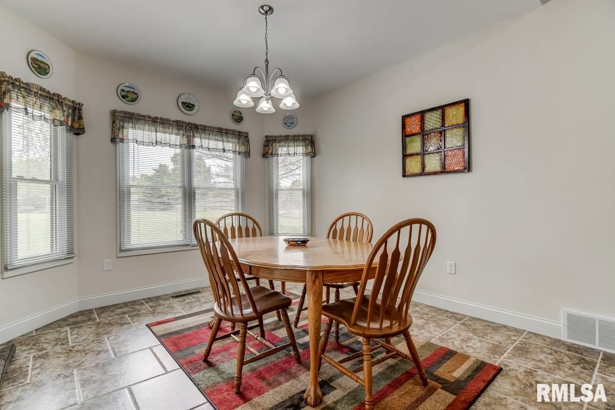 2553 Winfield Drive Springfield, IL 62704 - Photo 12 of 33 Gallery Image 12
