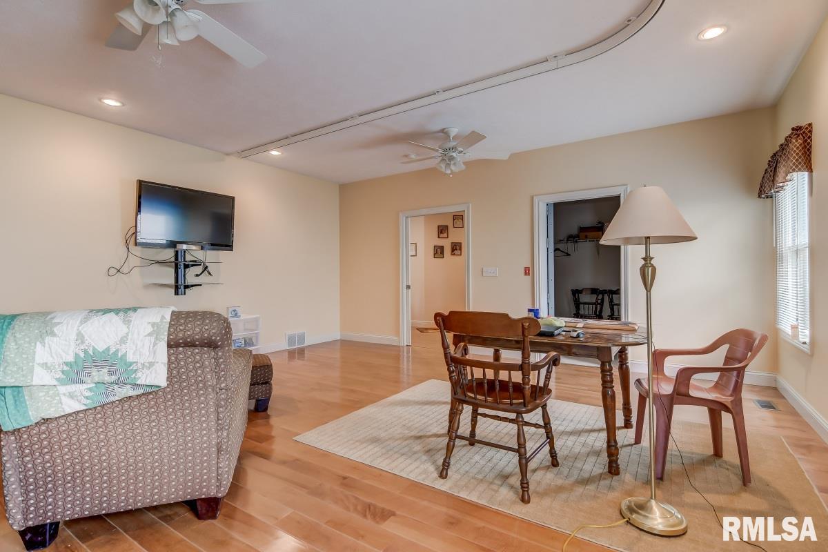 2553 Winfield Drive Springfield, IL 62704 - Photo 17 of 33 Gallery Image 17