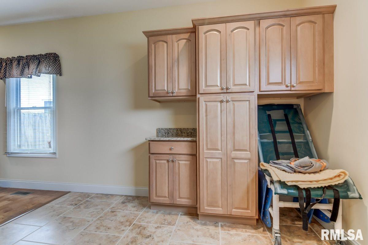 2553 Winfield Drive Springfield, IL 62704 - Photo 19 of 33 Gallery Image 19