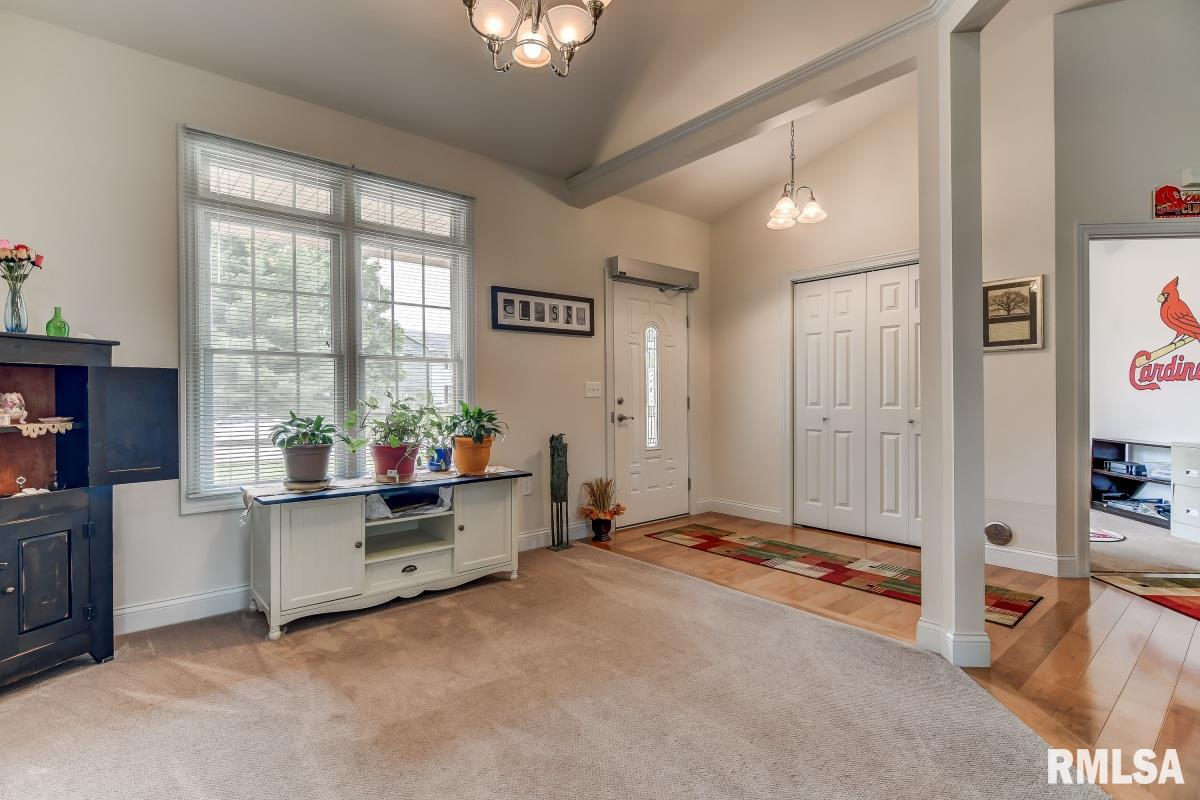 2553 Winfield Drive Springfield, IL 62704 - Photo 3 of 33 Gallery Image 3