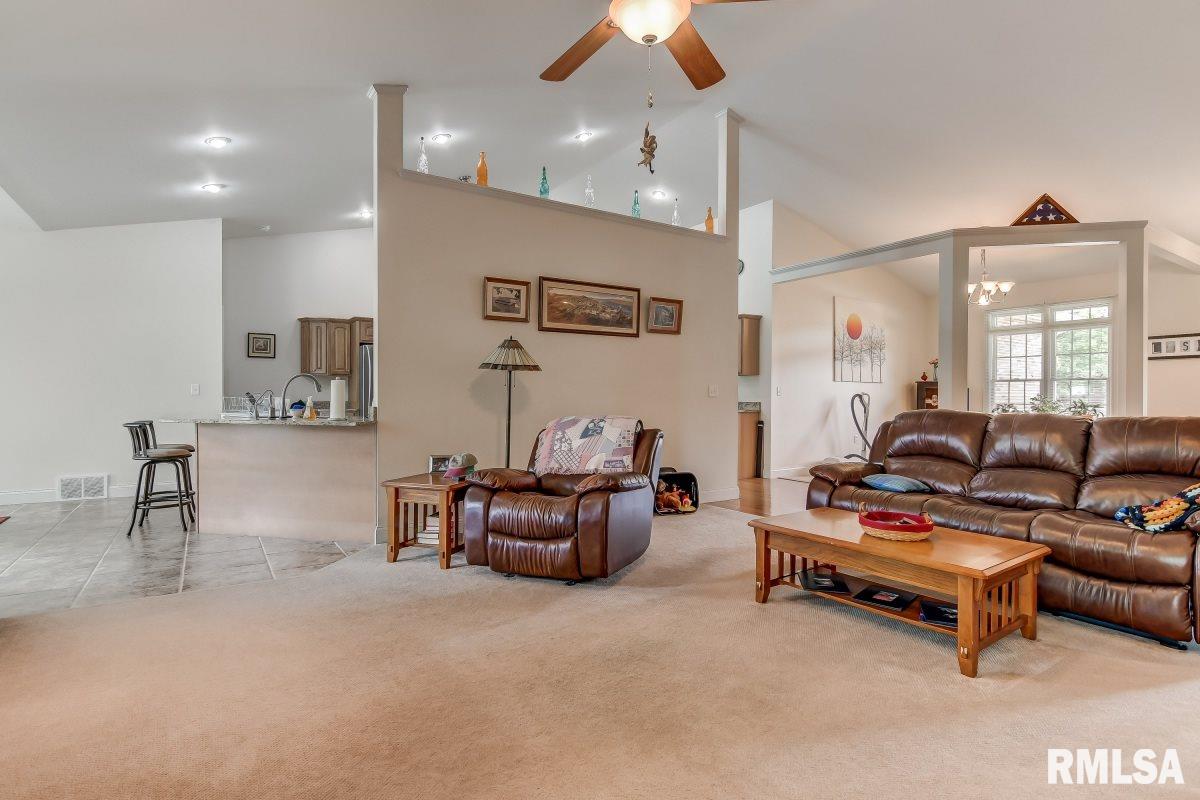 2553 Winfield Drive Springfield, IL 62704 - Photo 6 of 33 Gallery Image 6