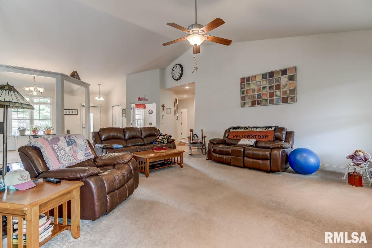 2553 Winfield Drive Springfield, IL 62704 - Photo 7 of 33 Gallery Image 7