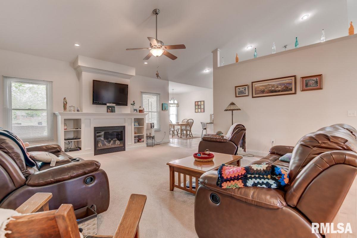 2553 Winfield Drive Springfield, IL 62704 - Photo 8 of 33 Gallery Image 8