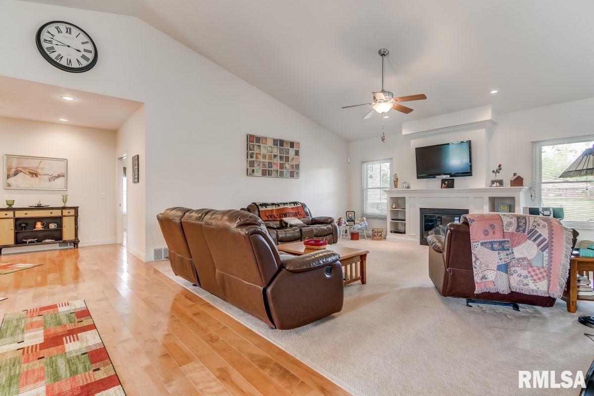 2553 Winfield Drive Springfield, IL 62704 - Photo 9 of 33 Gallery Image 9