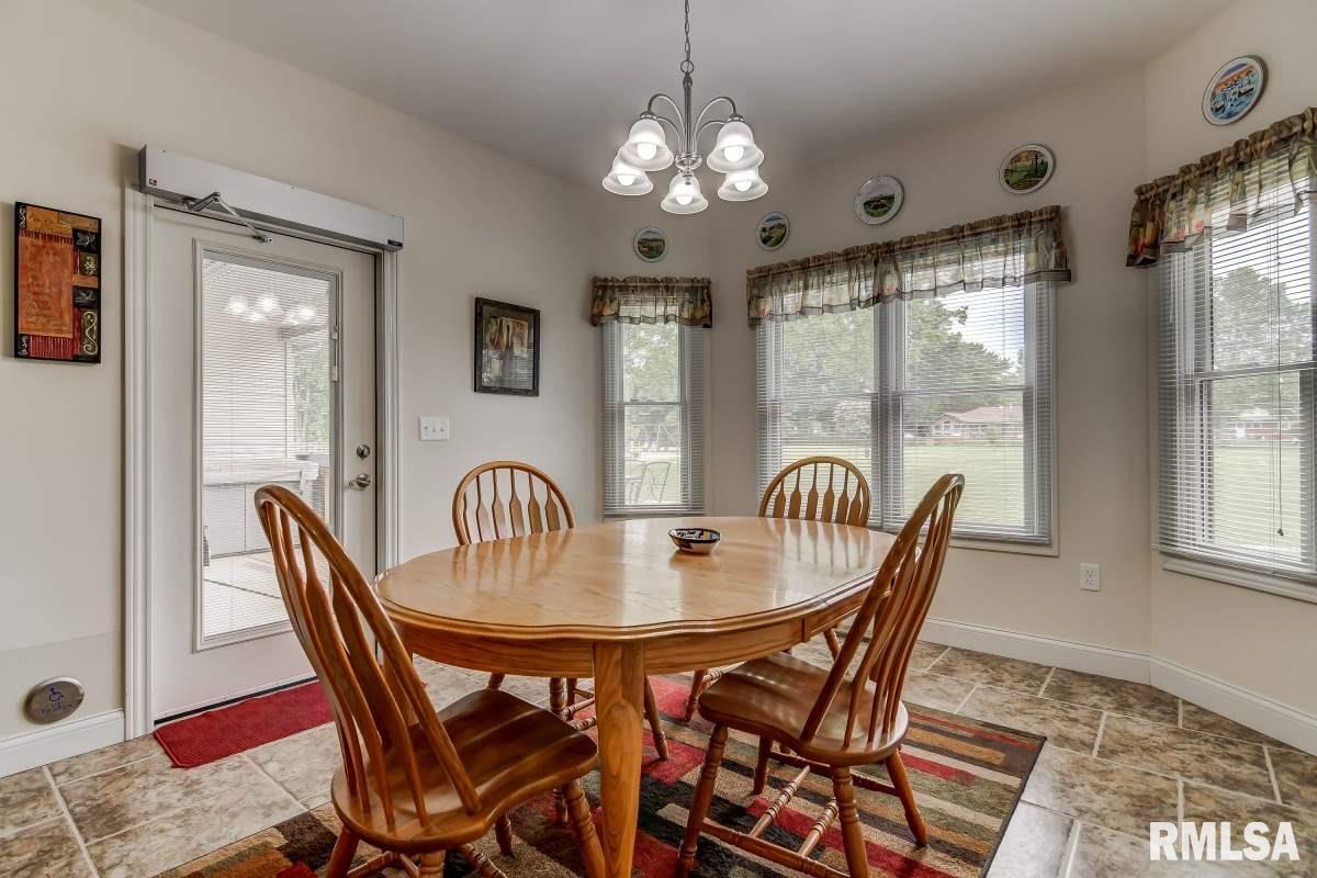 2553 Winfield Drive Springfield, IL 62704 - Photo 10 of 33 Gallery Image 10