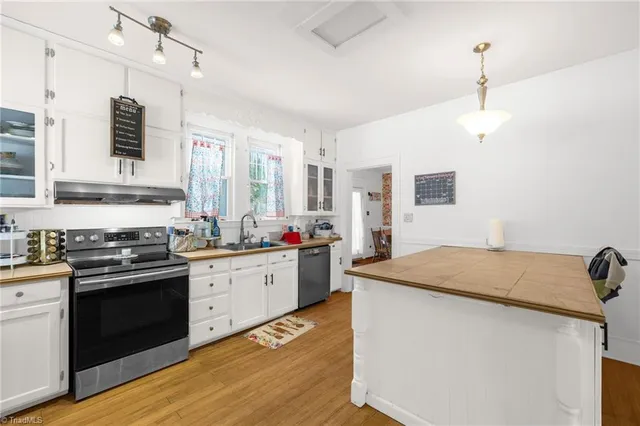 $319,900 | 1102 Courtland Avenue, Reidsville, NC 27320