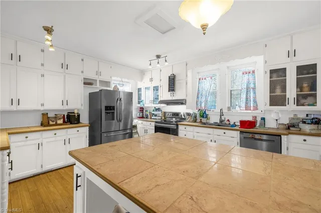 $319,900 | 1102 Courtland Avenue, Reidsville, NC 27320