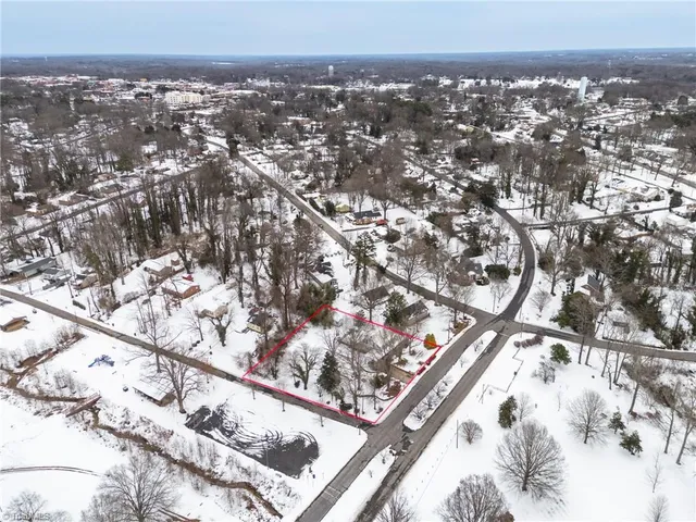 $319,900 | 1102 Courtland Avenue, Reidsville, NC 27320