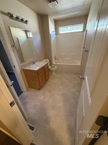 $1,750 | 4826 West Douglas Lane, Boise, ID 83706