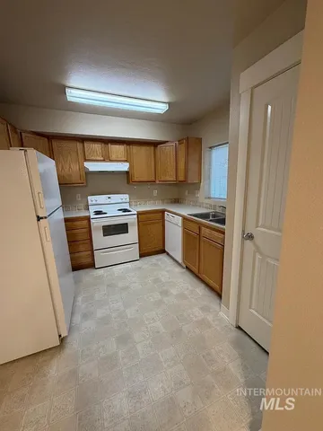 $1,750 | 4826 West Douglas Lane, Boise, ID 83706