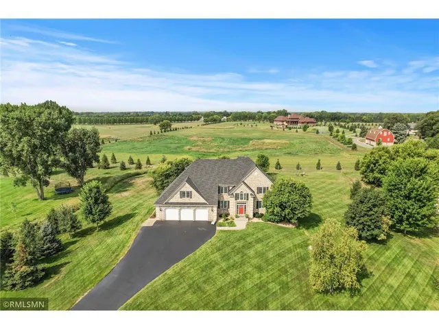 $925,000 | 7 Bayhill Road, Dellwood, MN 55110