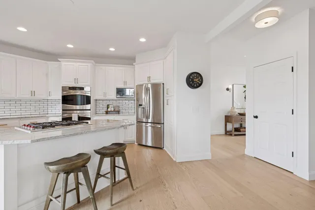 $925,000 | 7 Bayhill Road, Dellwood, MN 55110