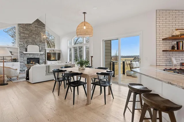 $925,000 | 7 Bayhill Road, Dellwood, MN 55110