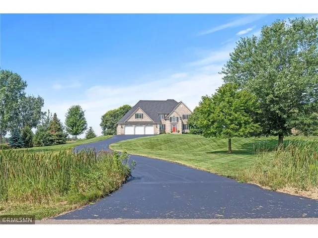 $925,000 | 7 Bayhill Road, Dellwood, MN 55110
