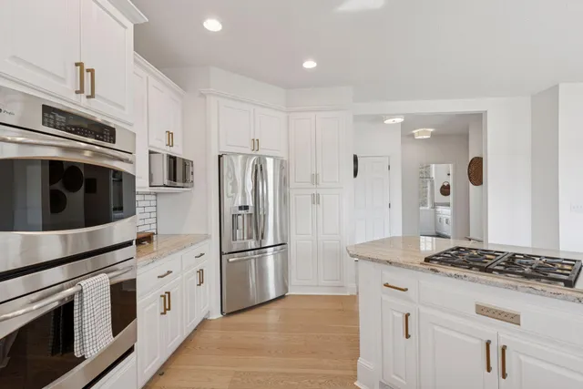 $925,000 | 7 Bayhill Road, Dellwood, MN 55110