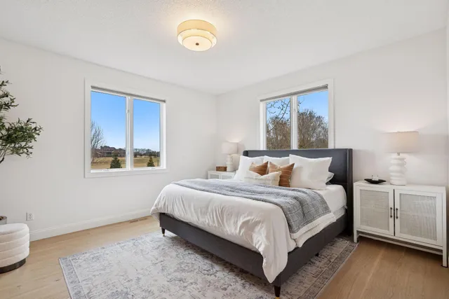 $925,000 | 7 Bayhill Road, Dellwood, MN 55110