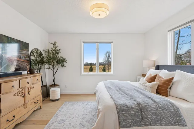 $925,000 | 7 Bayhill Road, Dellwood, MN 55110