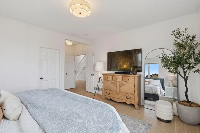 $925,000 | 7 Bayhill Road, Dellwood, MN 55110