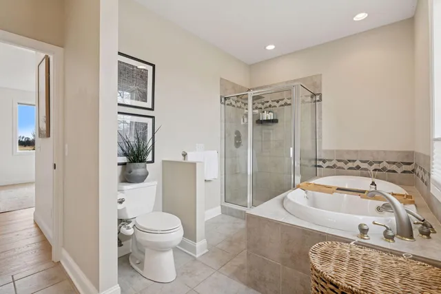 $925,000 | 7 Bayhill Road, Dellwood, MN 55110