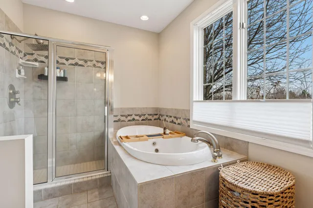 $925,000 | 7 Bayhill Road, Dellwood, MN 55110