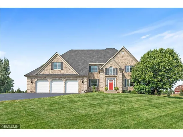 $925,000 | 7 Bayhill Road, Dellwood, MN 55110