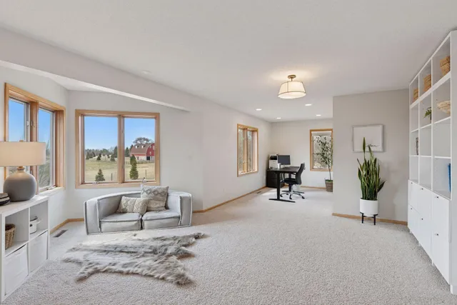 $925,000 | 7 Bayhill Road, Dellwood, MN 55110