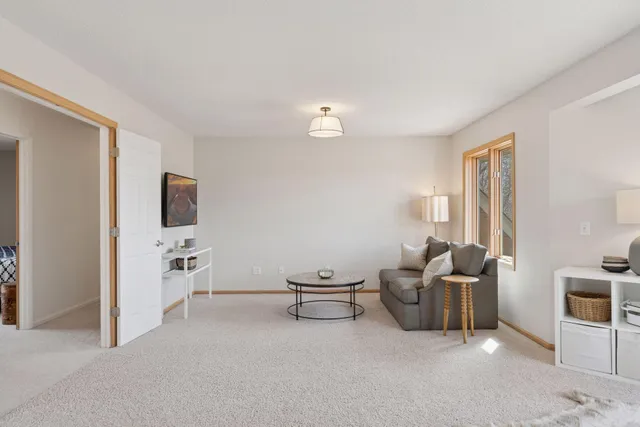 $925,000 | 7 Bayhill Road, Dellwood, MN 55110