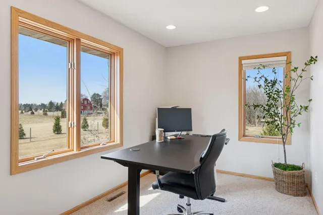 $925,000 | 7 Bayhill Road, Dellwood, MN 55110