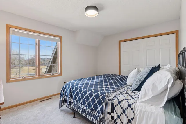 $925,000 | 7 Bayhill Road, Dellwood, MN 55110