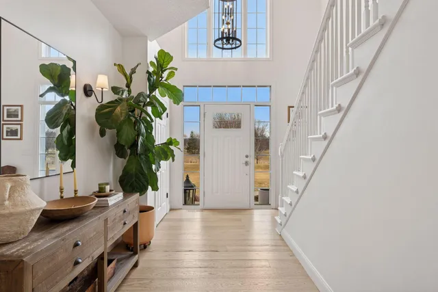 $925,000 | 7 Bayhill Road, Dellwood, MN 55110