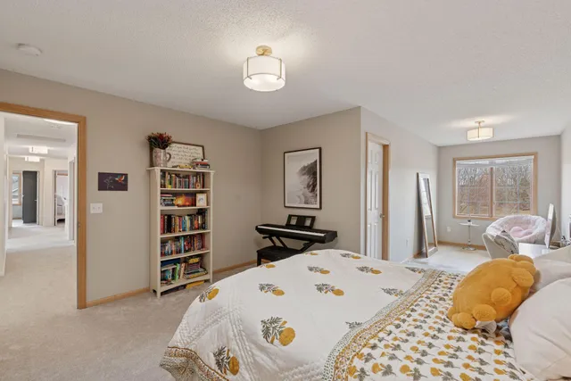 $925,000 | 7 Bayhill Road, Dellwood, MN 55110