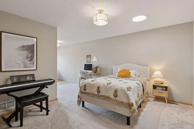 $925,000 | 7 Bayhill Road, Dellwood, MN 55110