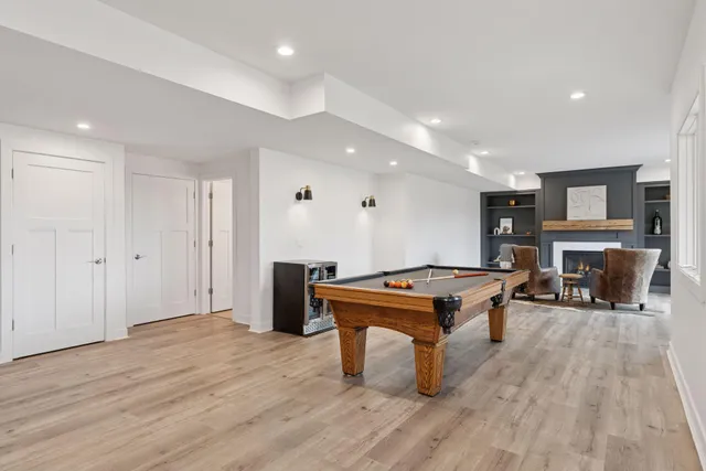 $925,000 | 7 Bayhill Road, Dellwood, MN 55110