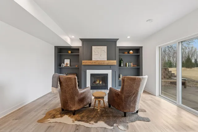 $925,000 | 7 Bayhill Road, Dellwood, MN 55110