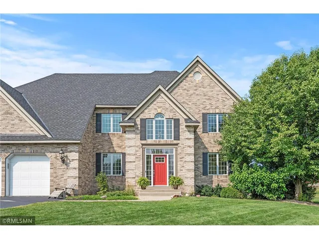 $925,000 | 7 Bayhill Road, Dellwood, MN 55110